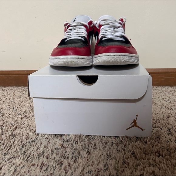 AIR JORDAN 1 LOW - Picture 4 of 8